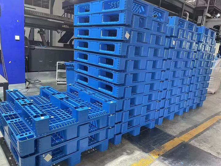 Plastic Pallets in Stock